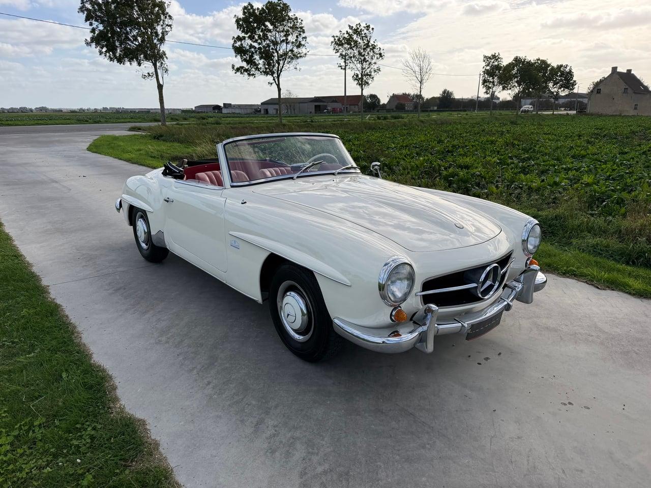 1959 Mercedes-Benz 190SL W121 LesAnciennes.com