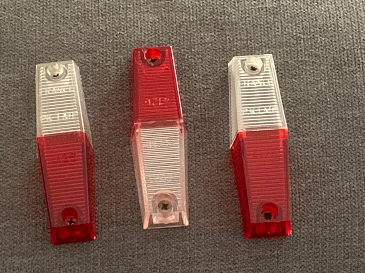 Feux de position Renault R8, R10 LesAnciennes.com