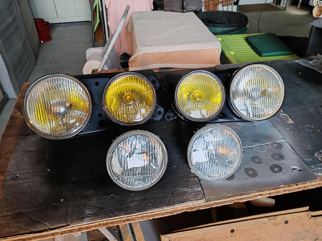 Paire de phares état neuf BMW 518-535i E28 LesAnciennes.com