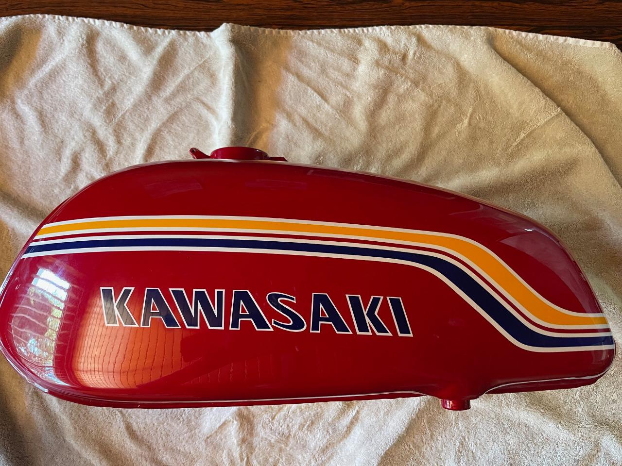 KAWASAKI 750 H2 H2-A reservoir couleur S LesAnciennes.com
