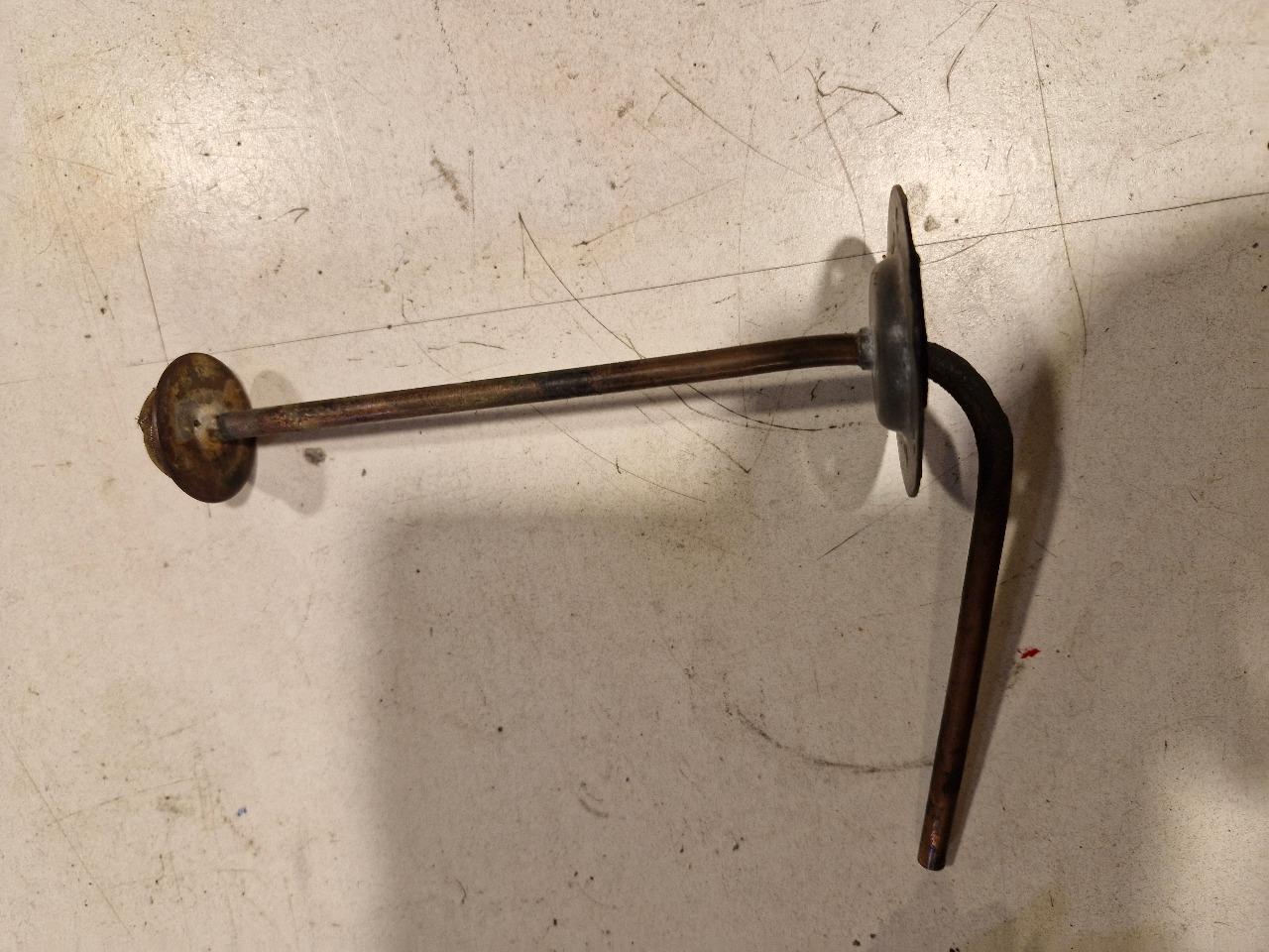 Puit de jauge RENAULT 4CV LesAnciennes.com