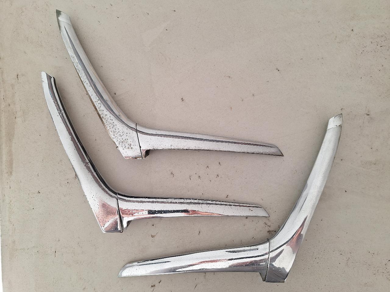 Compas de coffre Citroën DS Pallas LesAnciennes.com