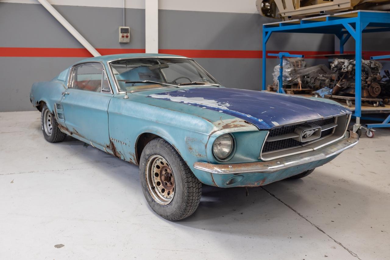 1967 Ford Mustang Fastback - Restoration Project LesAnciennes.com