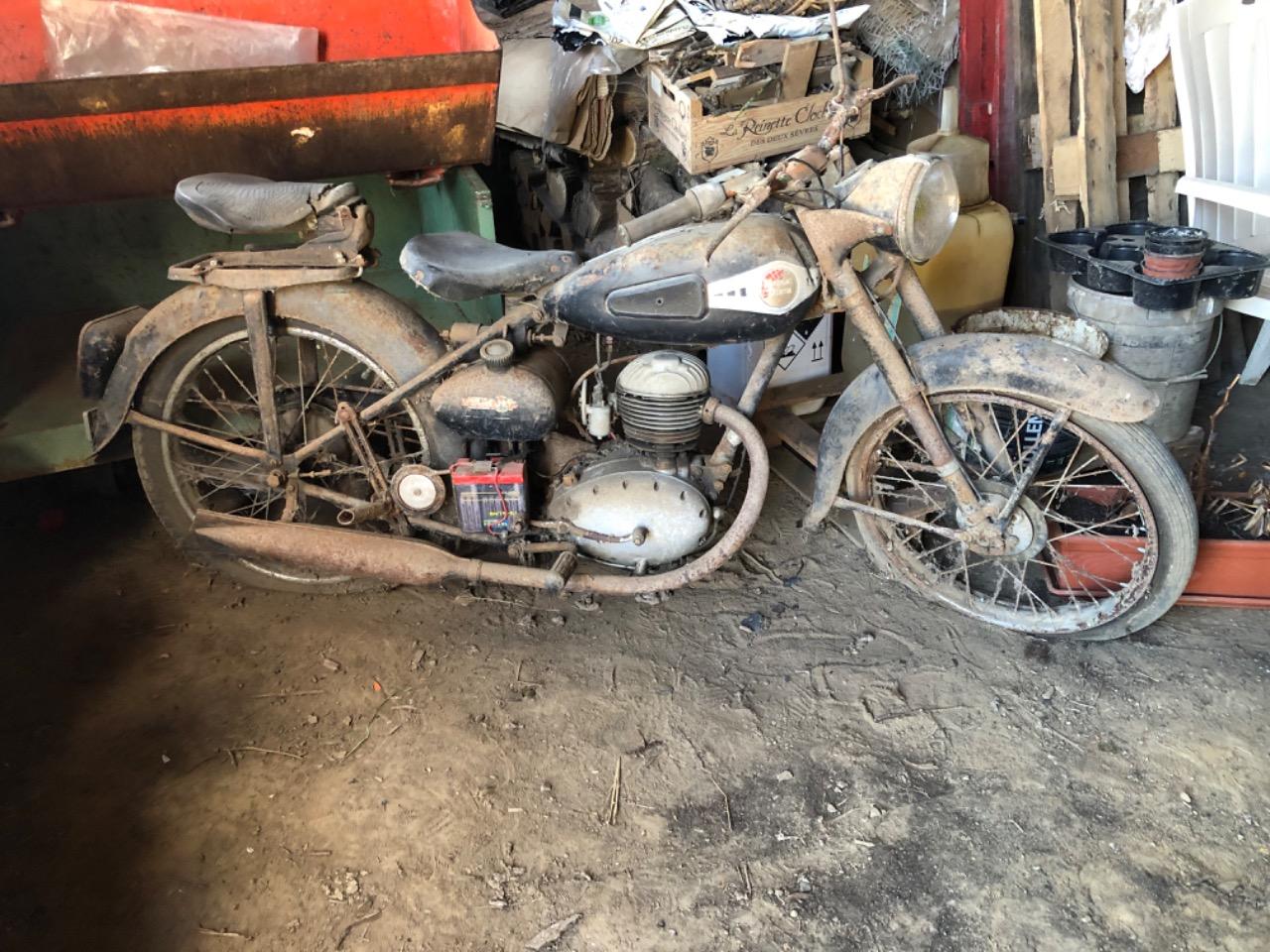 MAGNAT DEBON 100 - 1948 LesAnciennes.com