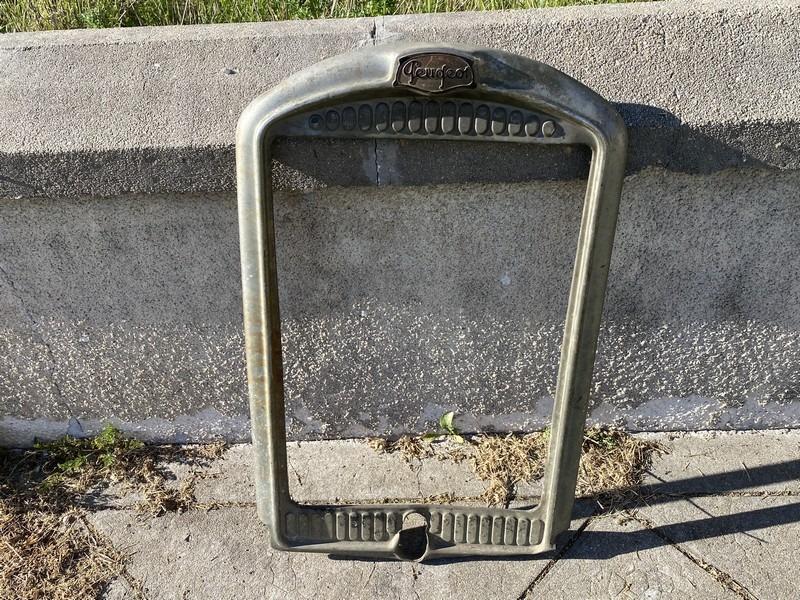 Calandre de PEUGEOT 201 LesAnciennes.com