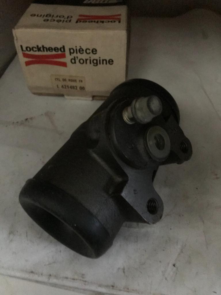 Cylindre de roue UNIC P8 LesAnciennes.com