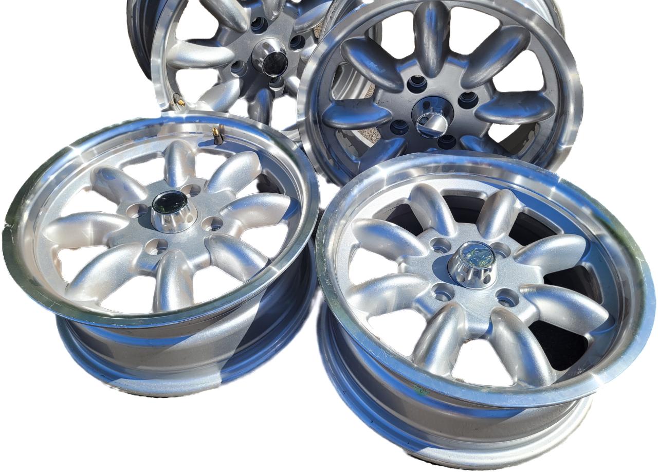 4 JANTES MINILIGHT TRIUMPH TR6 TR2 A TR6 LesAnciennes.com