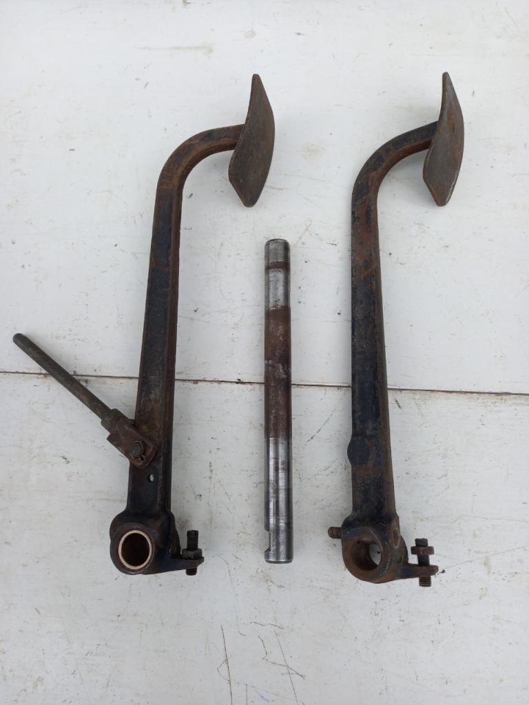 PEDALIER pour CITROËN TRACTION AVANT LesAnciennes.com