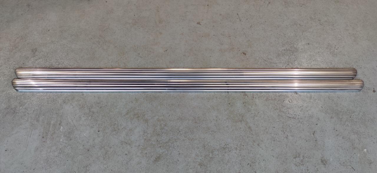 Baguettes de bas de caisse SIMCA 1000 spécial LesAnciennes.com