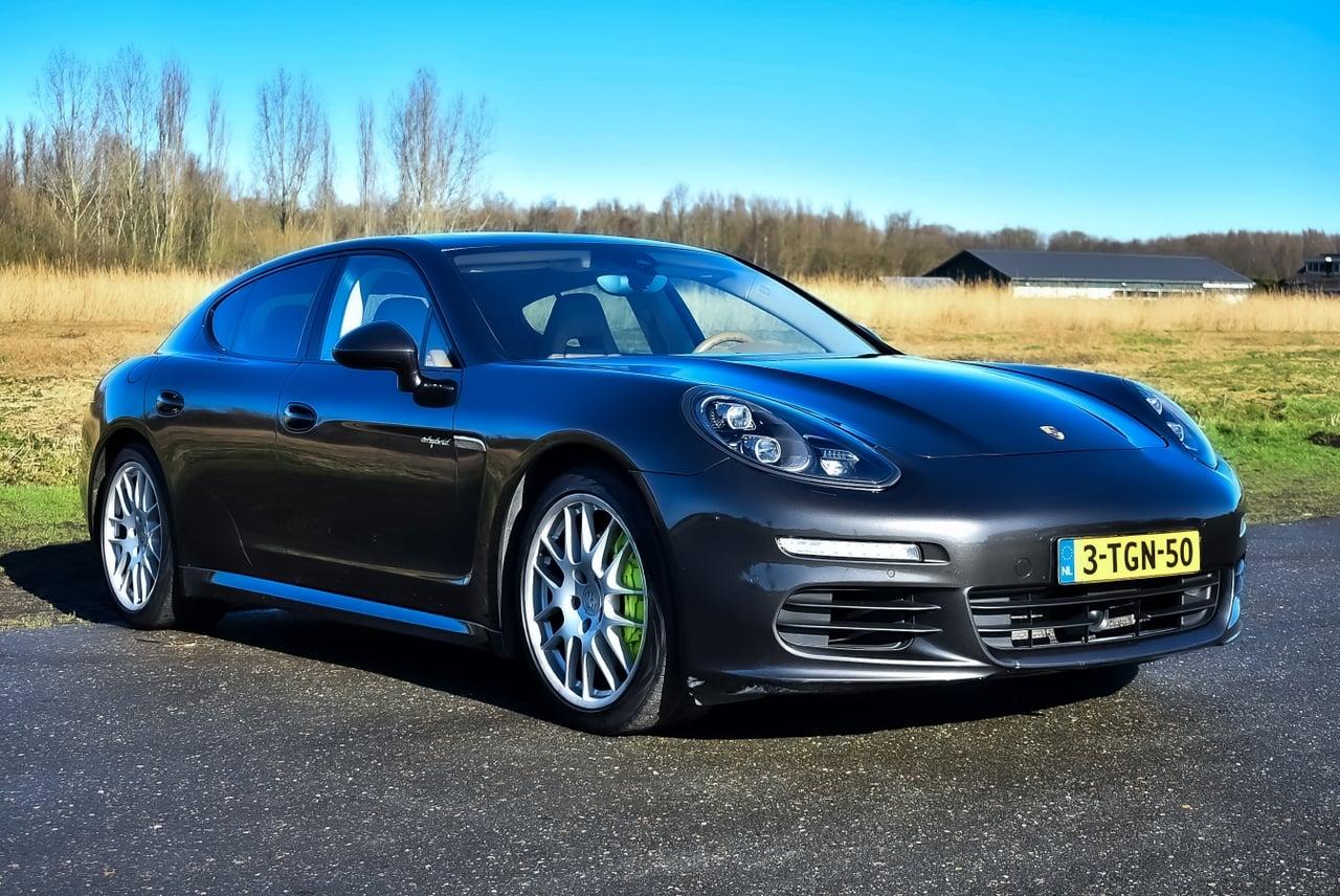 2014 Porsche Panamera E-Hybrid 3,0L V6 LesAnciennes.com