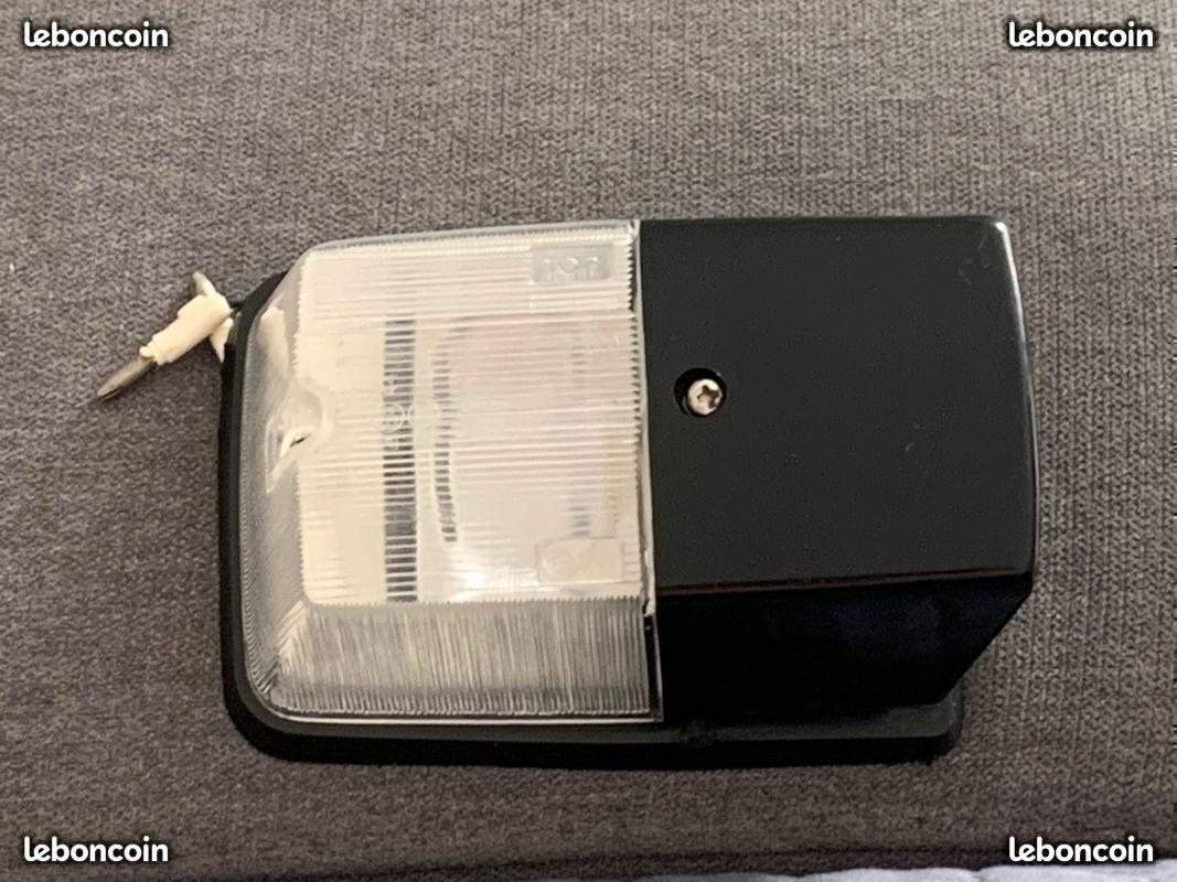 Feu de recul et de plaque R5, R6, R12.R 5 Turbo LesAnciennes.com
