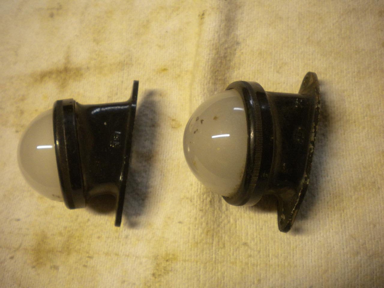 Pièces 2 FEUX ARRIERE automobile voiture ancienne LesAnciennes.com