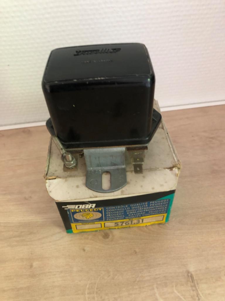 Régulateur 12 volts Ducellier 8373 LesAnciennes.com
