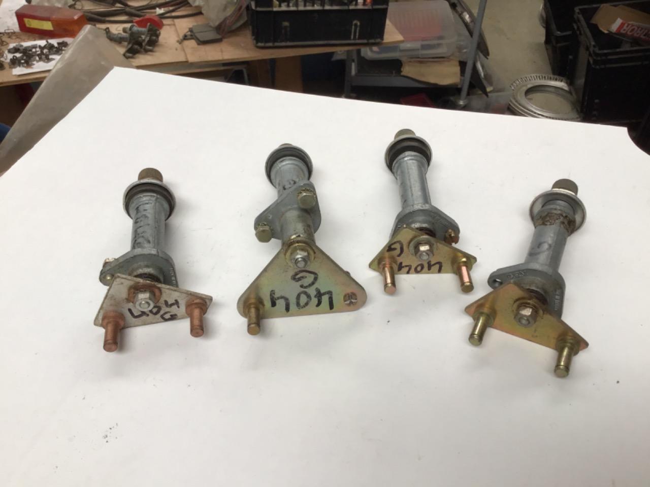 COUSSINETS D’ESSUIE GLACE PEUGEOT 404 LesAnciennes.com