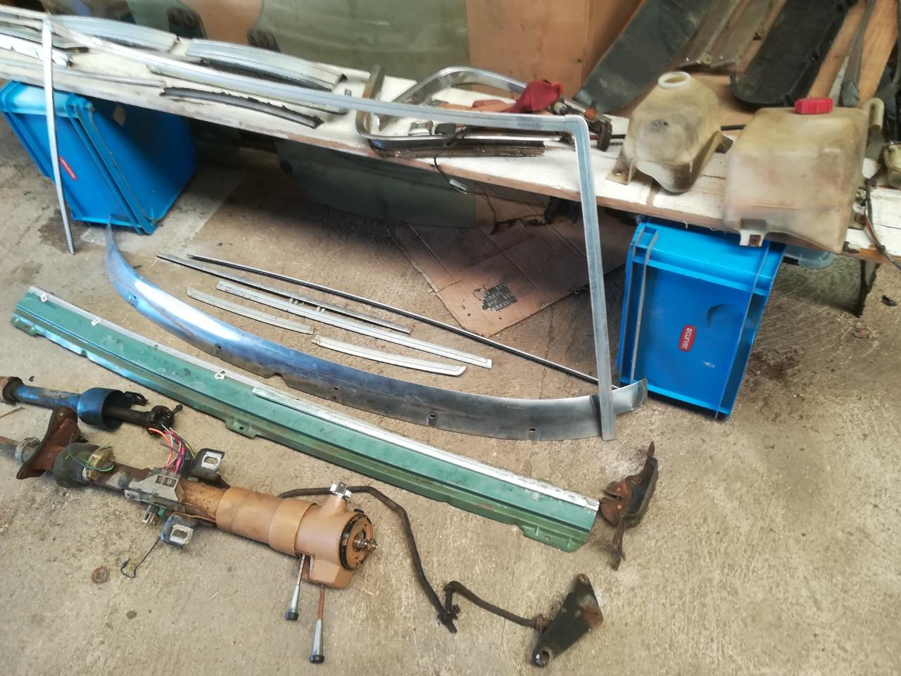 Lot de pièces OLDSMOBILE Cutlass coupé LesAnciennes.com