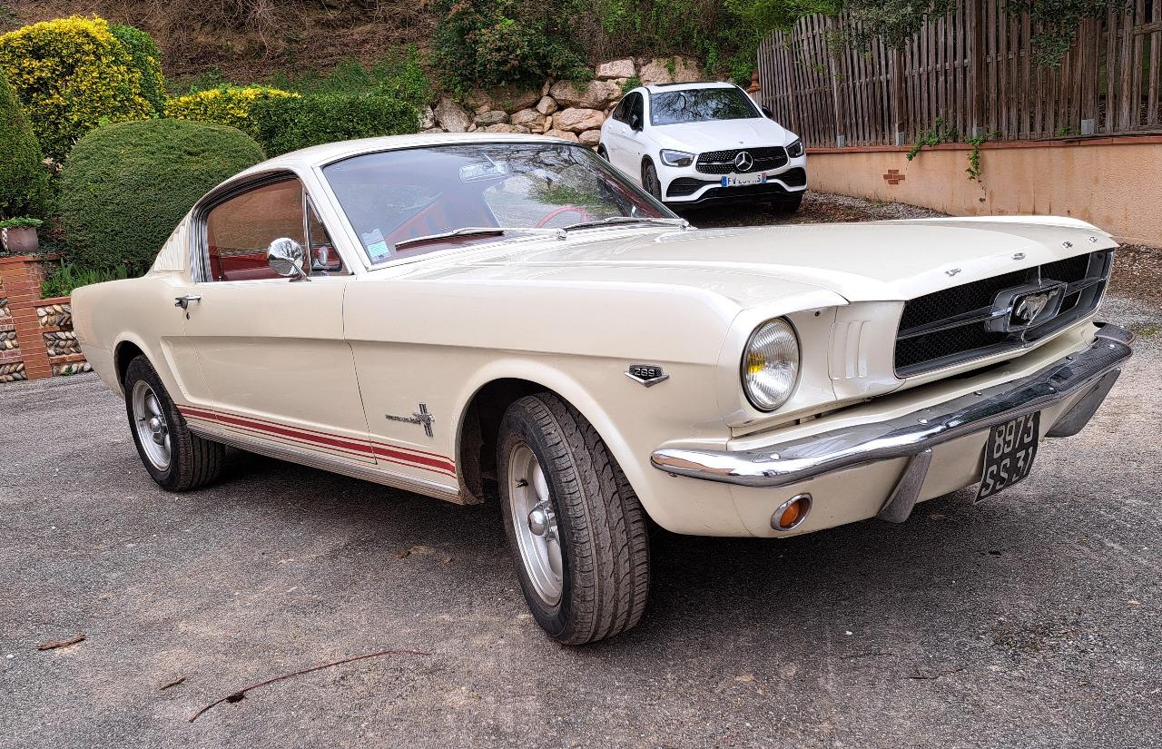 FORD Mustang FASTBACK - 1965 LesAnciennes.com