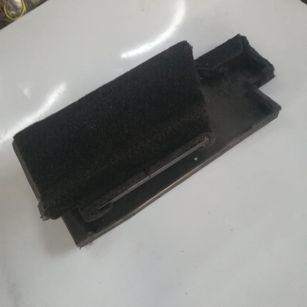 Tunnel avant pour Ferrari 512 BBi LesAnciennes.com