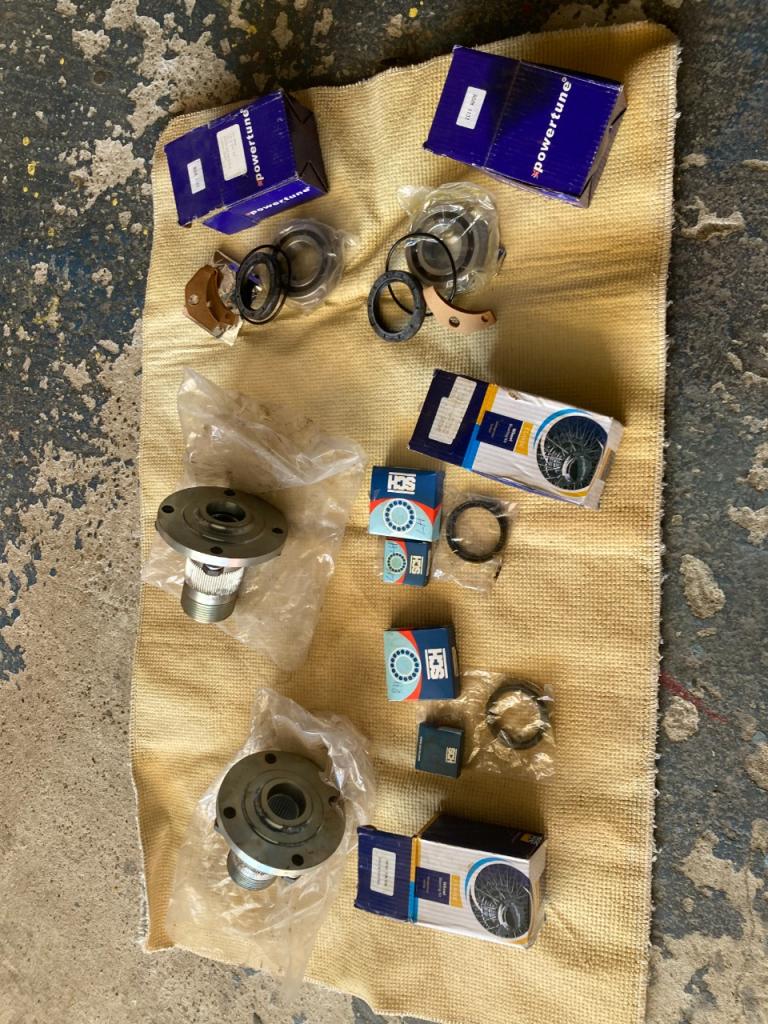 Lot de pièces MG MGB LesAnciennes.com