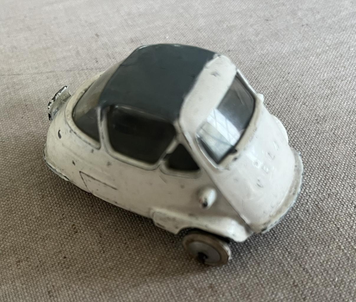 Velam Isetta Quiralu 1955. 1/43° LesAnciennes.com