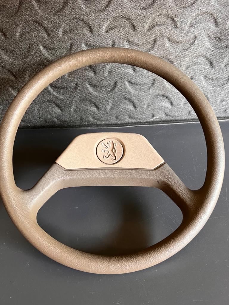 Volant PEUGEOT 205 Phase 1 LesAnciennes.com