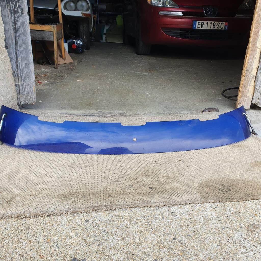 Citroën DS : casquette bleue de pare brise LesAnciennes.com