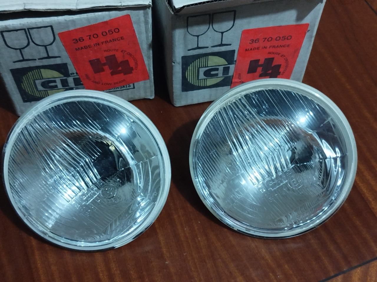 Paire de phares morette pour PEUGEOT 504 Export LesAnciennes.com