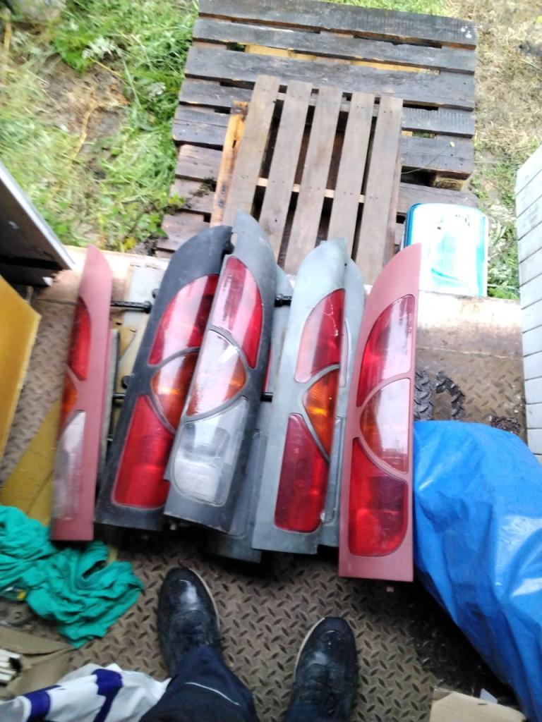 Feu kangoo LesAnciennes.com