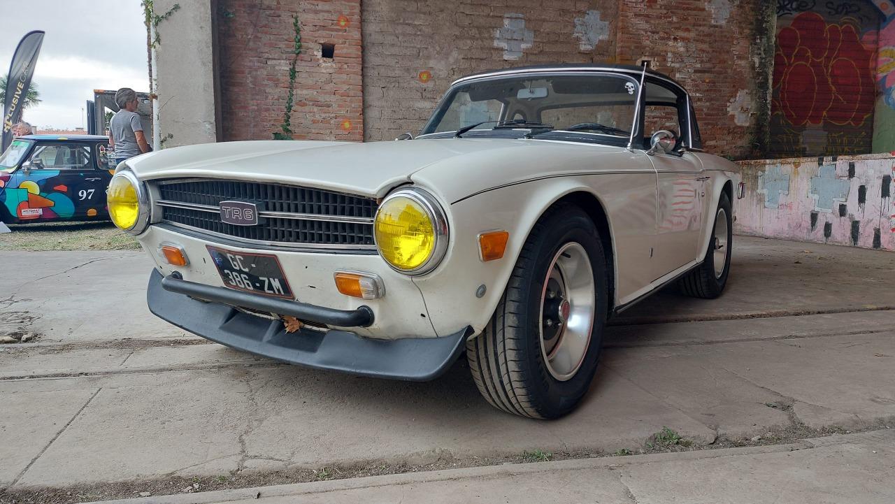 TRIUMPH TR6 - 1975 LesAnciennes.com