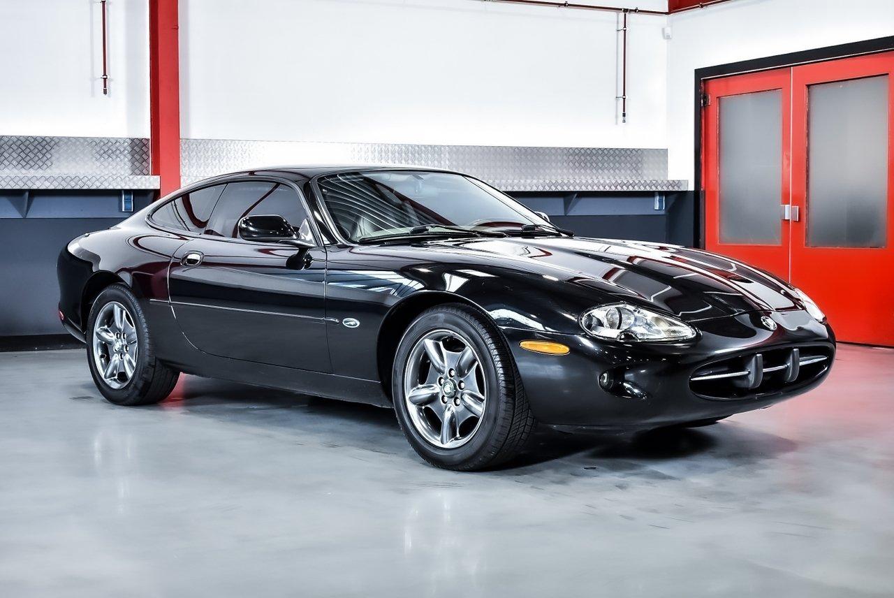 1999 Jaguar XK8 Coupé LesAnciennes.com