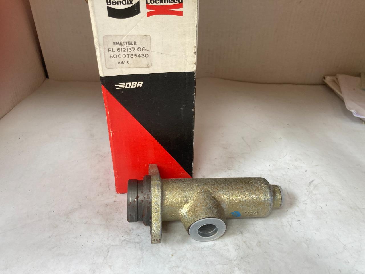 Emetteur embrayage neuf RENAULT SG2 LesAnciennes.com