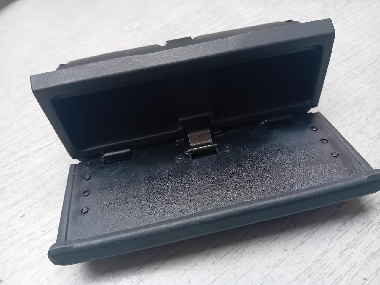 176332181 – CENDRIER NOIR NEUF LANCIA PRISMA LesAnciennes.com