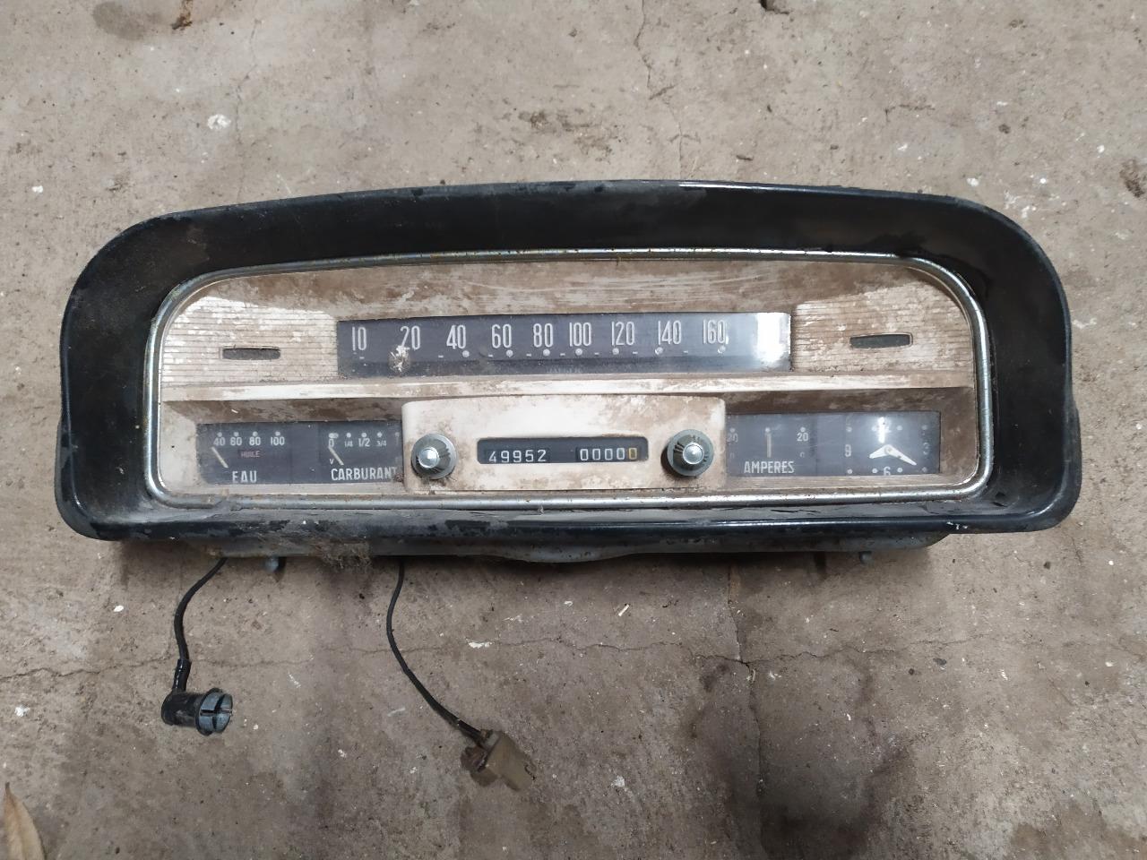 Tableau de bord PEUGEOT 404 LesAnciennes.com