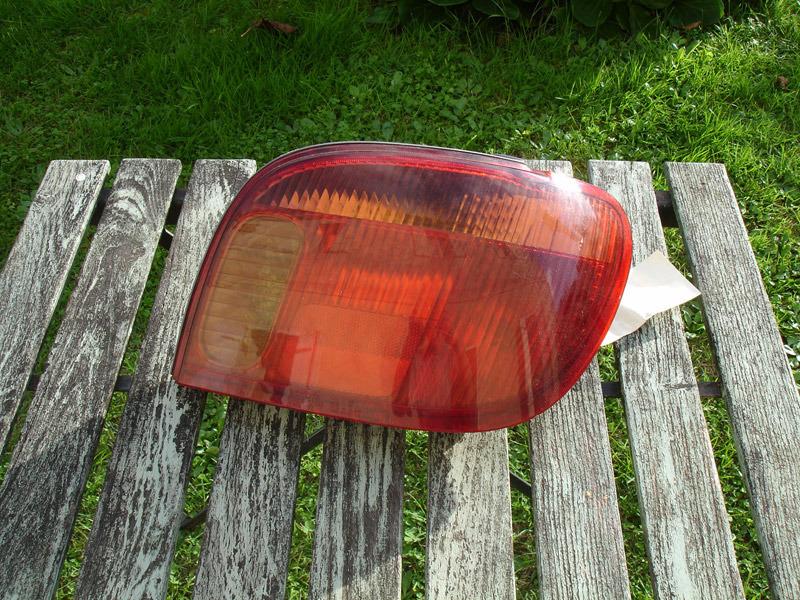 TOYOTA Yaris 2004 phase 2 feu arr droit LesAnciennes.com