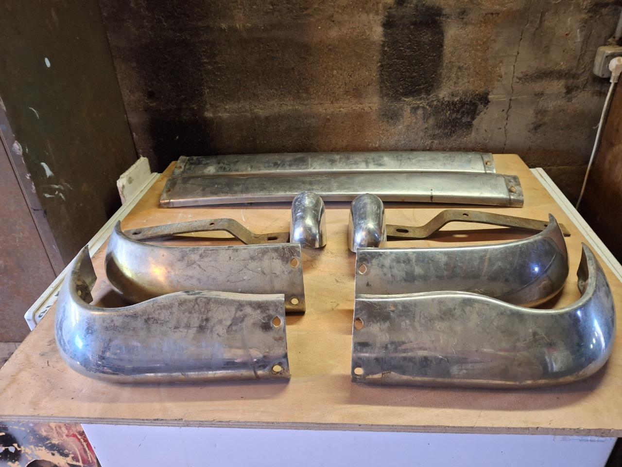 Lot de pièces PEUGEOT 403 LesAnciennes.com