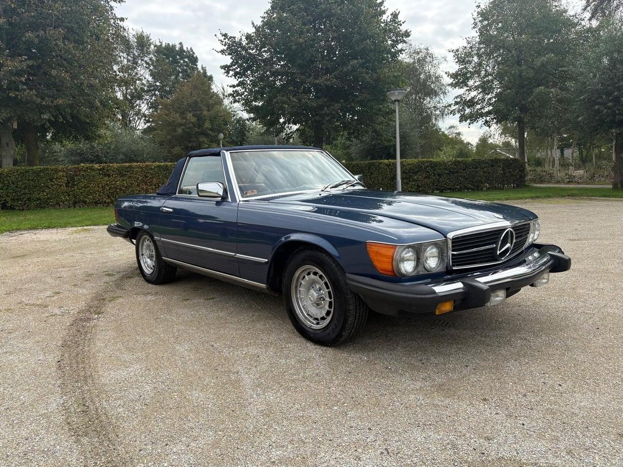 1985 Mercedes-Benz 380 SL R107 LesAnciennes.com