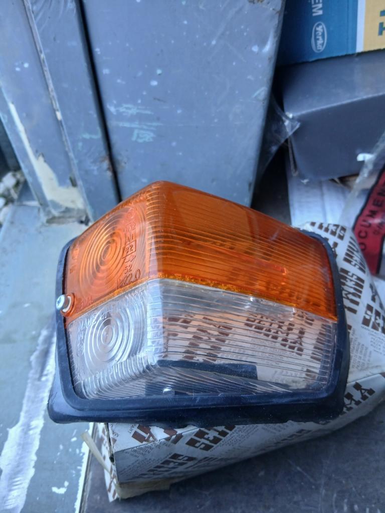 Transparent de clignotant SAVIEM SG2 LesAnciennes.com