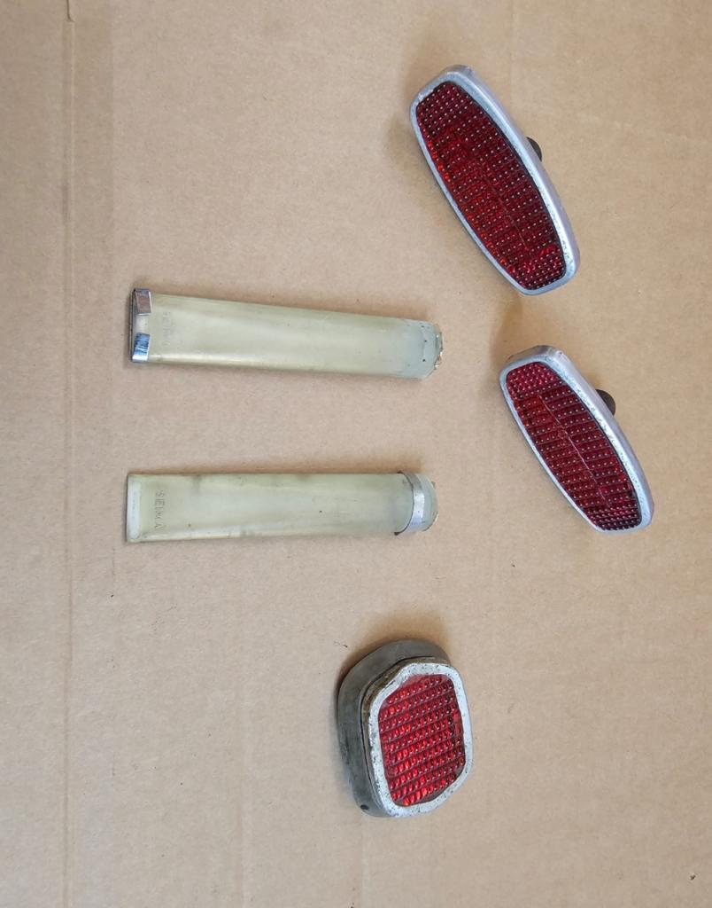 Catadioptre et globe CITROEN DS LesAnciennes.com