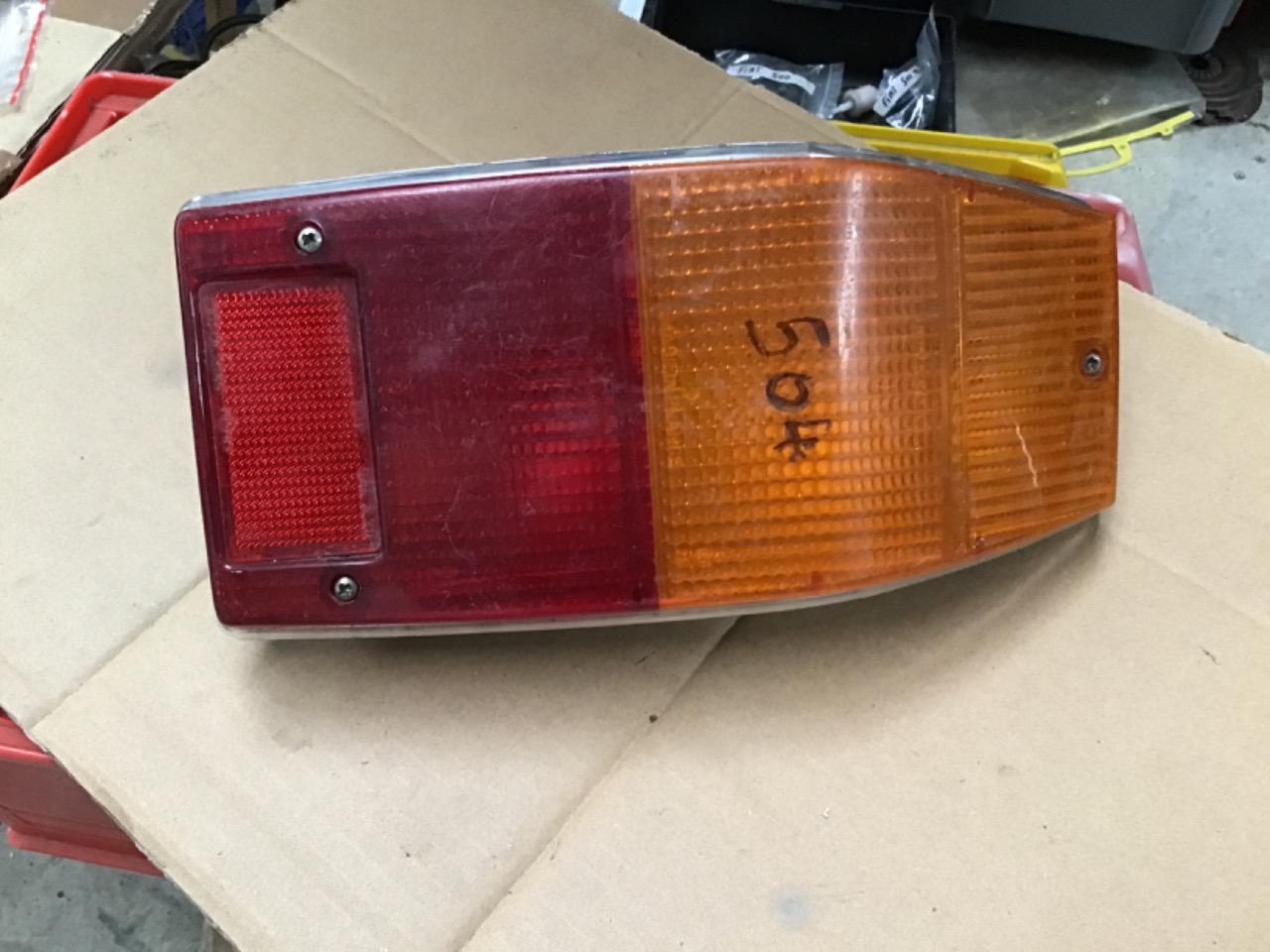 FEU ARRIÈRE GAUCHE COMPLÈT PEUGEOT 504 BREAK LesAnciennes.com