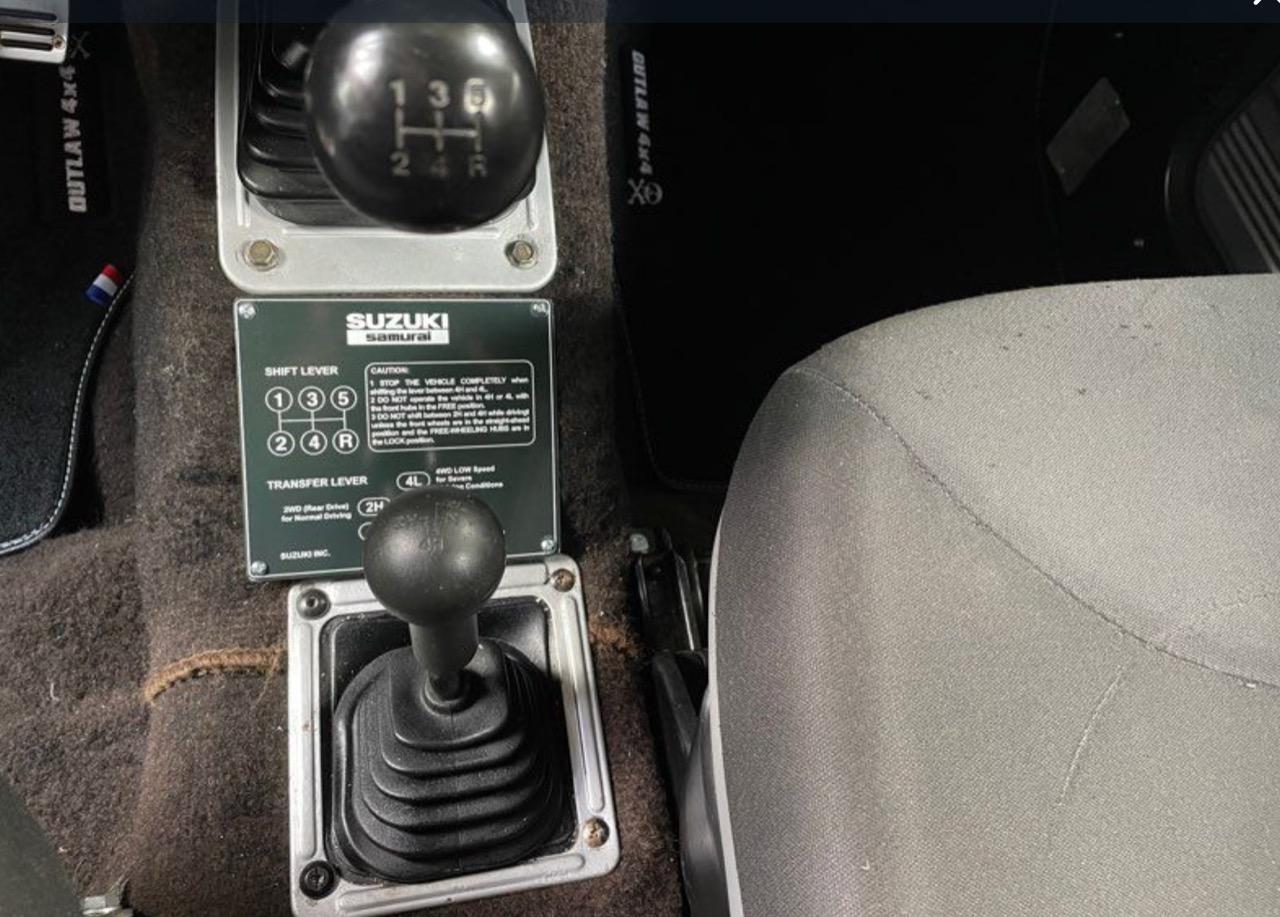 Plaque d’instructions métal SUZUKI Samuraï Santana LesAnciennes.com