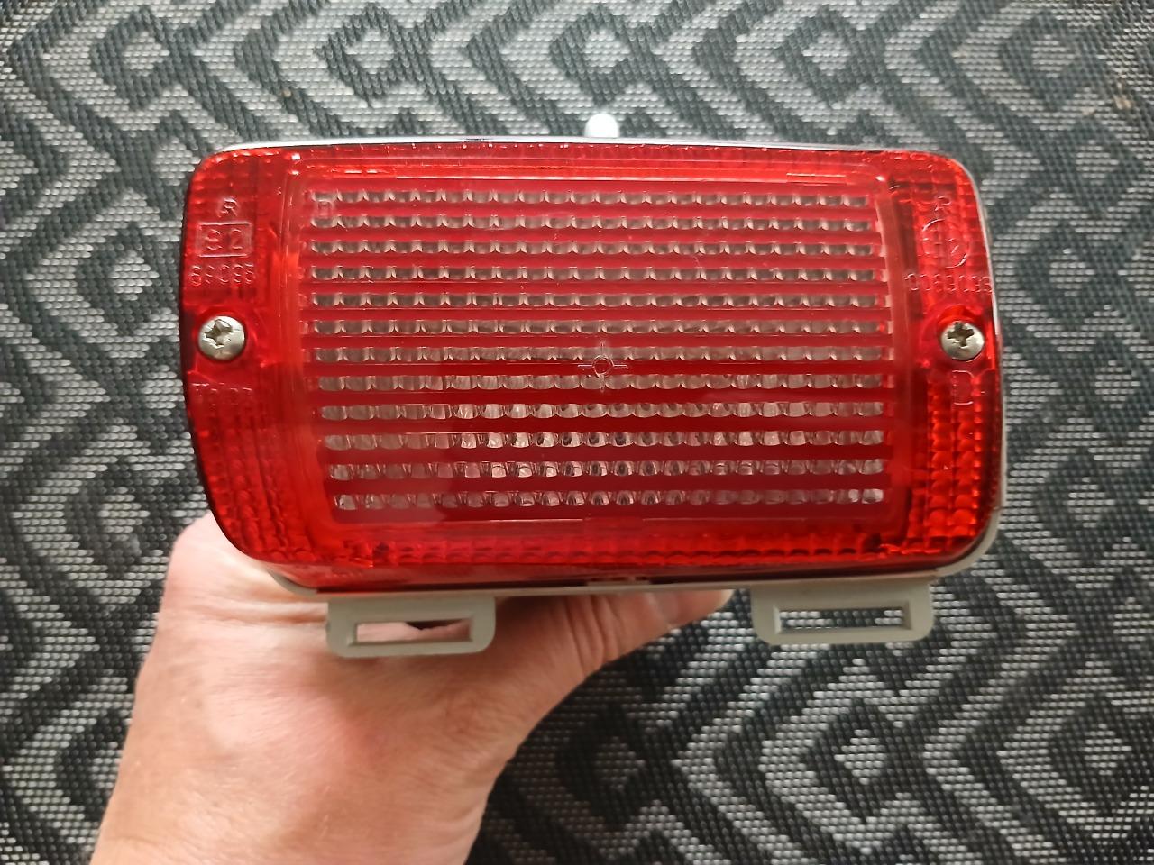 Feu de recul PEUGEOT 205 série 2 LesAnciennes.com