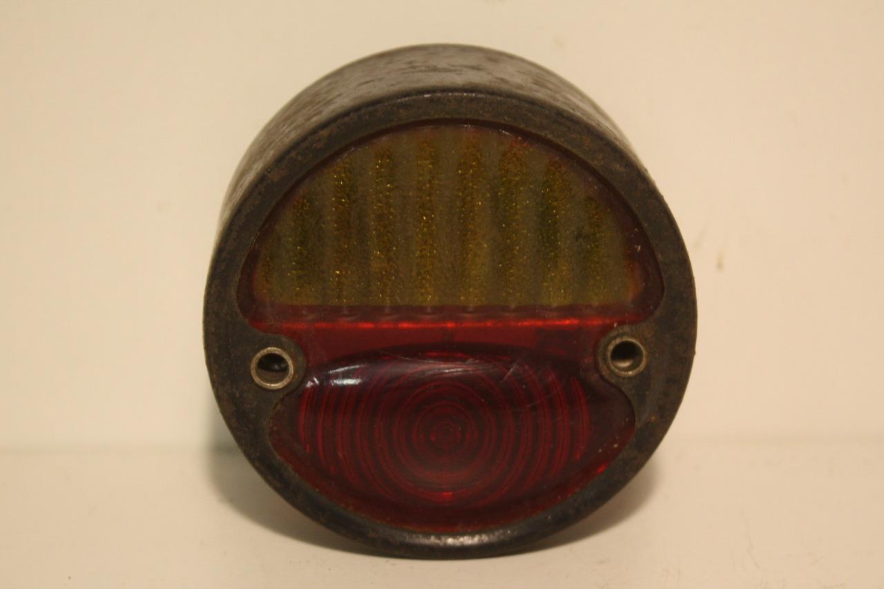 Feu arrière 3 fonctions Cabochon en verre LesAnciennes.com