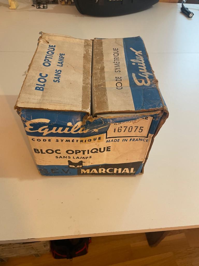 Phare Marchal neuf en boîte PEUGEOT 203-403-Aronde LesAnciennes.com