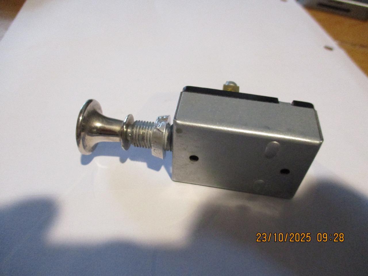 Pièces MADINE U S A code phare + veill interrupt LesAnciennes.com