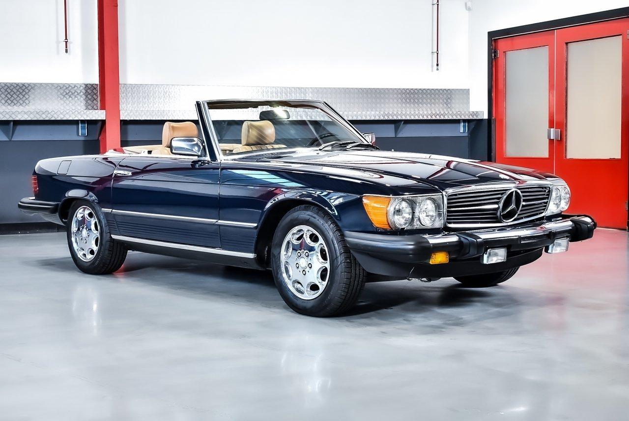 1983 Mercedes-Benz R107 380SL Convertible 3,8L V8 LesAnciennes.com