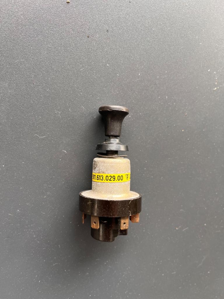 Interrupteur allume phare Porsche 911/912 Classic LesAnciennes.com