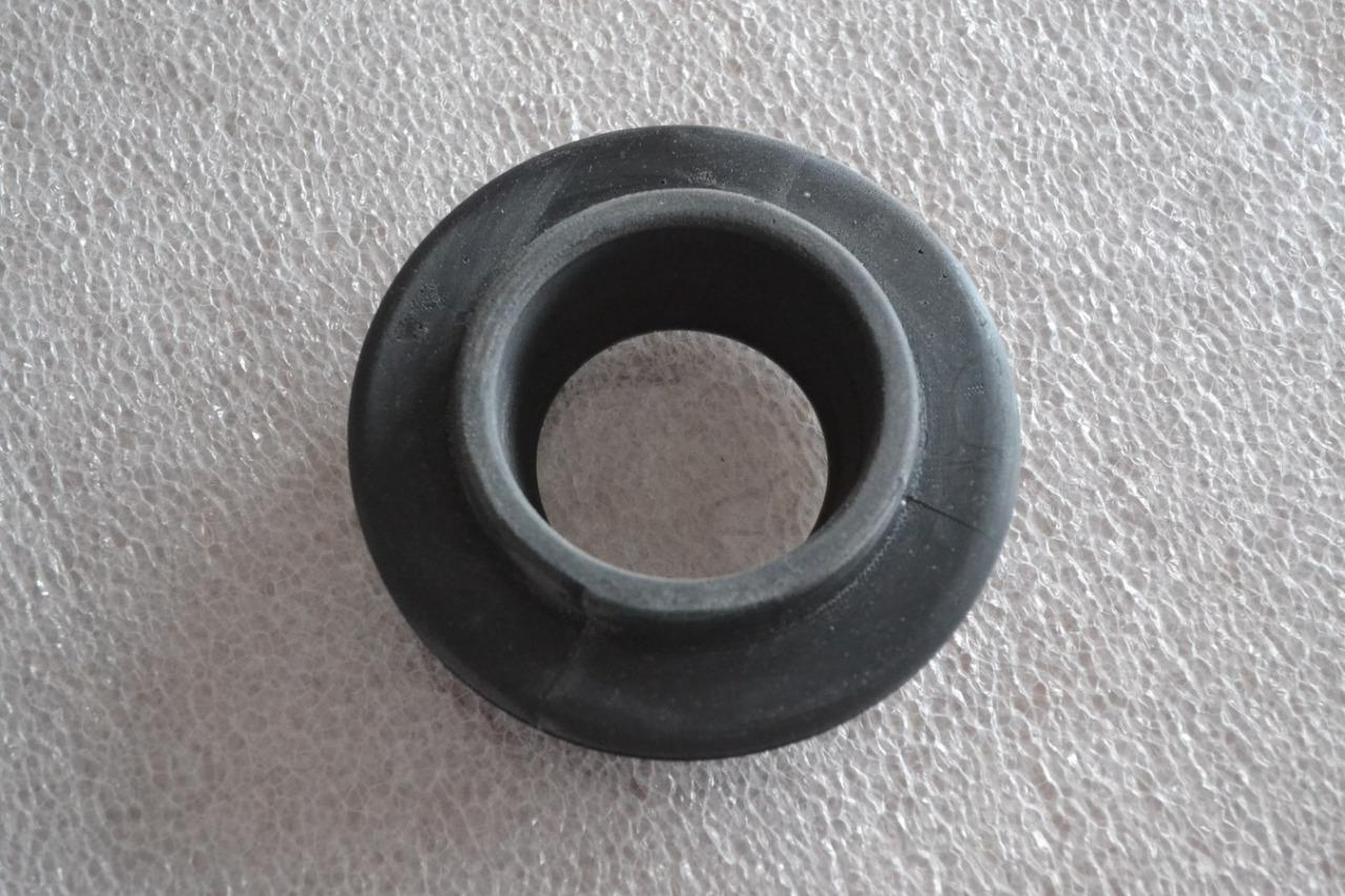 Collerette goulotte carburant PEUGEOT 203, neuve LesAnciennes.com