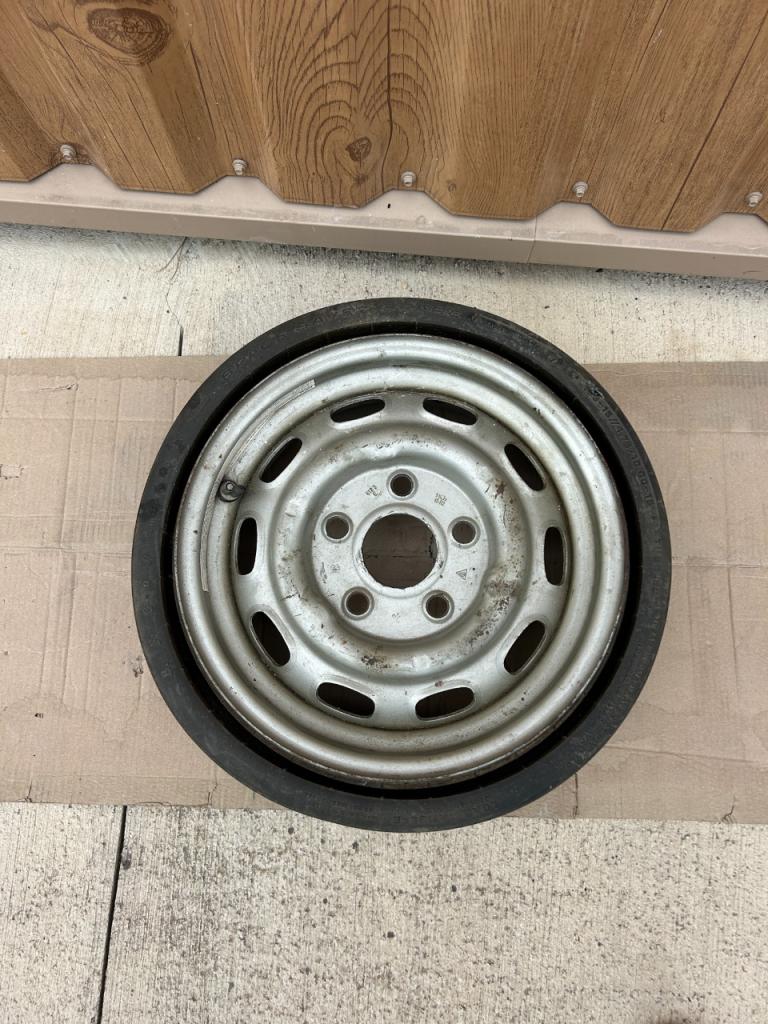 Roue de secours Porsche 911 Série G 2.7 S Targa LesAnciennes.com