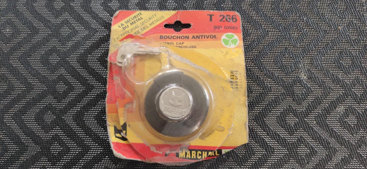 Bouchon de réservoir VOLVO 242 244 245 262 264 265 LesAnciennes.com