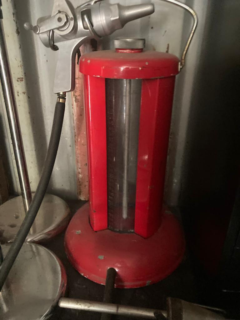 Tourist Trophy Pompe à essence de paddock LesAnciennes.com