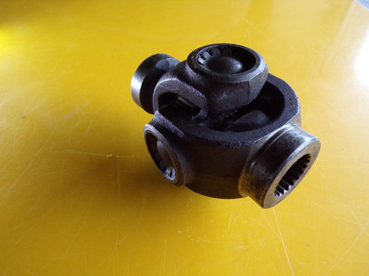 Croisillon de cardanRENAULT 8 (R8) R8 / R8 Gordini LesAnciennes.com